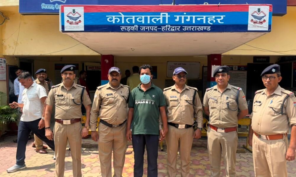 Gangnahar Police Team In Roorkee Haridwar With Arrested Double Murder Accused Vivek Alias Vicky